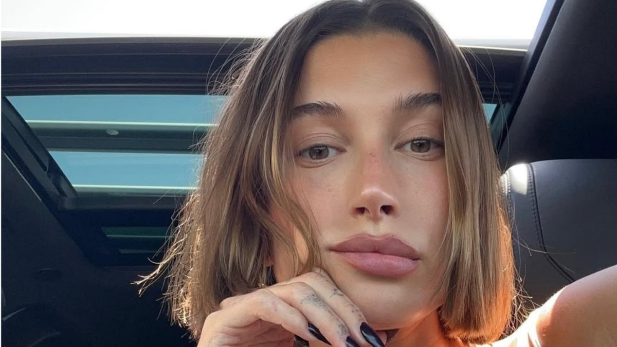 Hailey Bieber on Instagram sans Justin Bieber